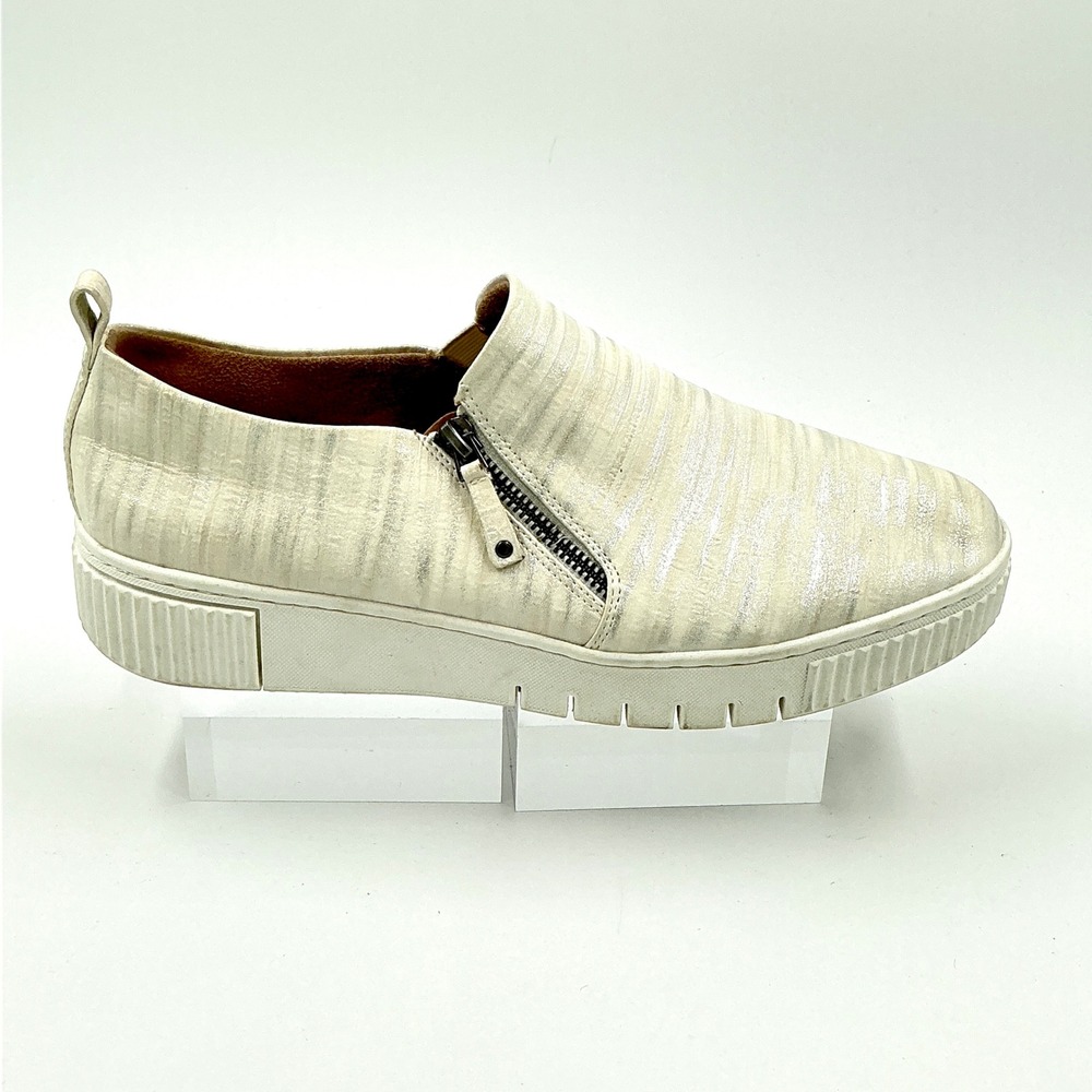 Soul Naturalizer Size 11 Sneaker Cream Metallic Zip Kacy Slip On Womens MSRP $90